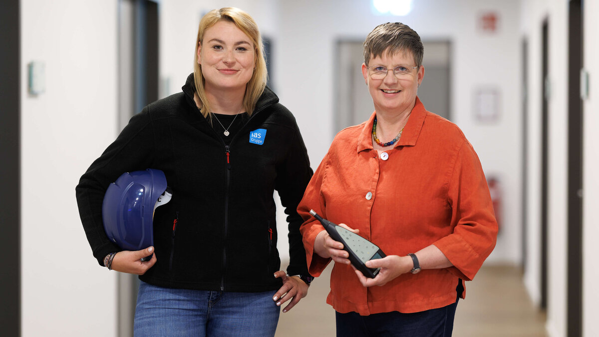 Cornelia von Quistorp, Sicherheitsingenieurin bei der ias-Gruppe und Francie Papen, Fachkraft für Arbeitssicherheit von der ias-Gruppe